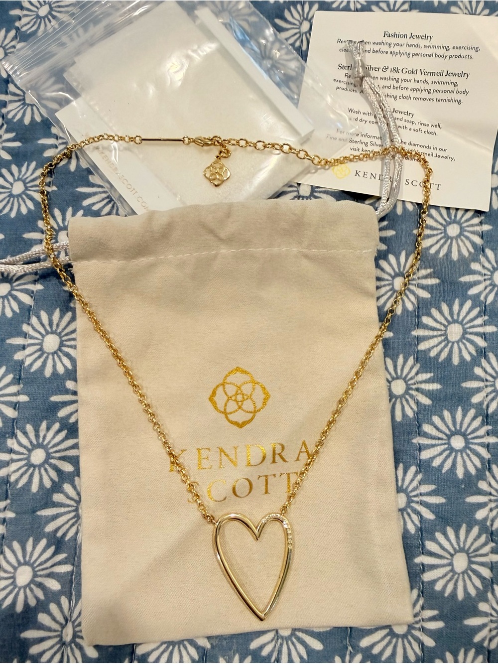 Kendra Scott Ansley Open Heart Pendant Necklace - Gold, GUC! - Picture 2 of 8